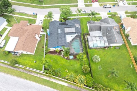 House in Tampa, Florida 4 bedrooms, 206.06 sq.m. № 1913593 - photo 4