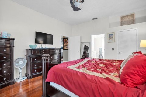 House in Tampa, Florida 4 bedrooms, 206.06 sq.m. № 1913593 - photo 23