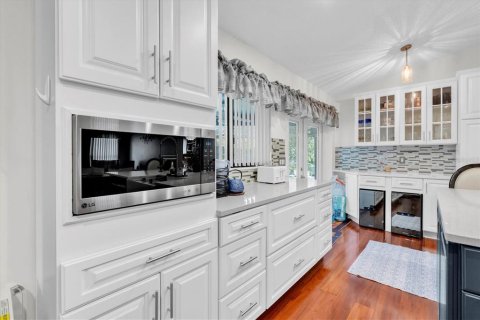 House in Tampa, Florida 4 bedrooms, 206.06 sq.m. № 1913593 - photo 9