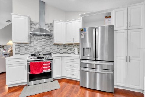 House in Tampa, Florida 4 bedrooms, 206.06 sq.m. № 1913593 - photo 8