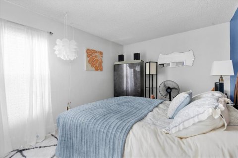 House in Tampa, Florida 4 bedrooms, 206.06 sq.m. № 1913593 - photo 27