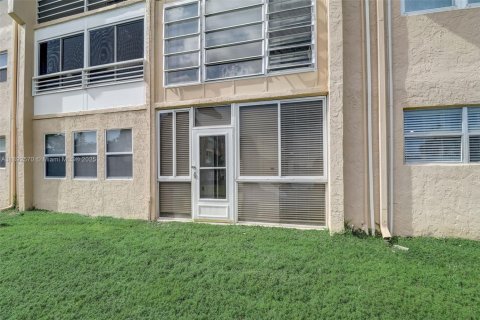 Купить кондоминиум в Санрайз, Флорида 2 спальни, 78.97м2, № 1952438 - фото 19