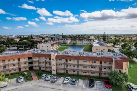 Купить кондоминиум в Санрайз, Флорида 2 спальни, 78.97м2, № 1952438 - фото 23