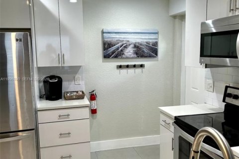 Купить коммерческую недвижимость в Уэст-Палм-Бич, Флорида 224.64м2, № 2058571 - фото 13