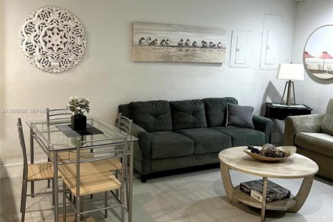 Купить коммерческую недвижимость в Уэст-Палм-Бич, Флорида 224.64м2, № 2058571 - фото 11