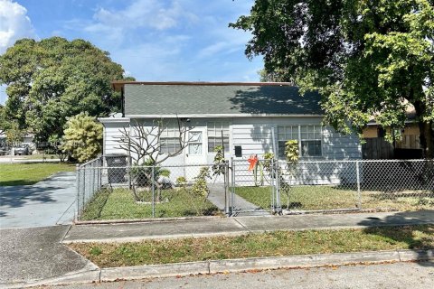 Купить коммерческую недвижимость в Уэст-Палм-Бич, Флорида 224.64м2, № 2058571 - фото 2