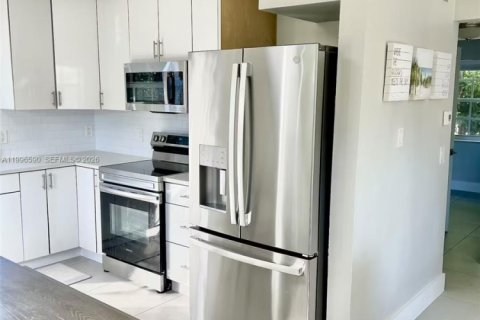 Купить коммерческую недвижимость в Уэст-Палм-Бич, Флорида 224.64м2, № 2058571 - фото 7