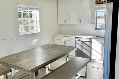 Купить коммерческую недвижимость в Уэст-Палм-Бич, Флорида 224.64м2, № 2058571 - фото 8