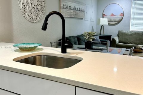 Купить коммерческую недвижимость в Уэст-Палм-Бич, Флорида 224.64м2, № 2058571 - фото 12