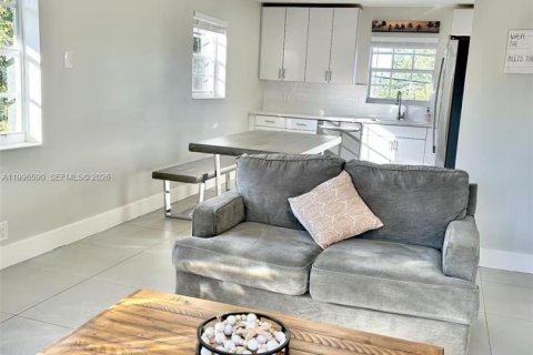 Купить коммерческую недвижимость в Уэст-Палм-Бич, Флорида 224.64м2, № 2058571 - фото 6