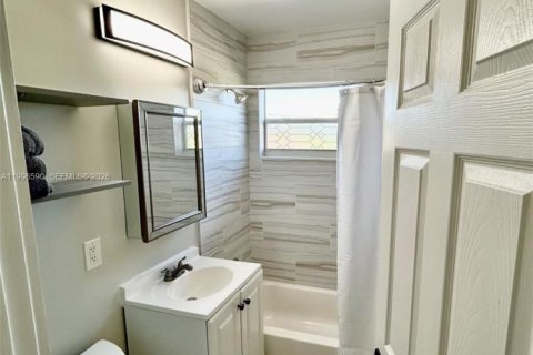 Купить коммерческую недвижимость в Уэст-Палм-Бич, Флорида 224.64м2, № 2058571 - фото 25