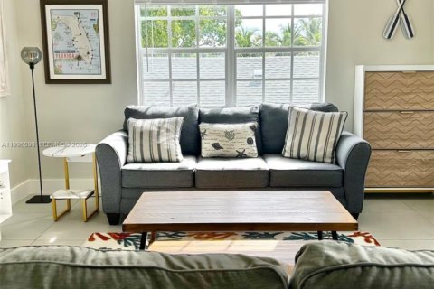 Купить коммерческую недвижимость в Уэст-Палм-Бич, Флорида 224.64м2, № 2058571 - фото 3