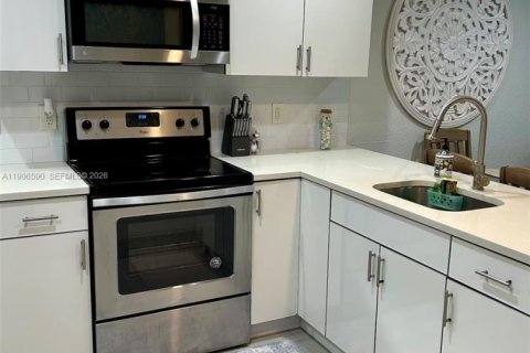 Купить коммерческую недвижимость в Уэст-Палм-Бич, Флорида 224.64м2, № 2058571 - фото 15