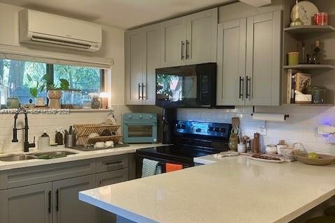 House in Miami, Florida 2 bedrooms № 2040099 - photo 12