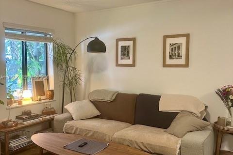 House in Miami, Florida 2 bedrooms № 2040099 - photo 7