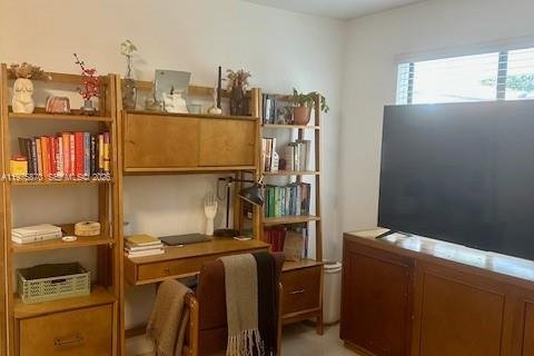 House in Miami, Florida 2 bedrooms № 2040099 - photo 17