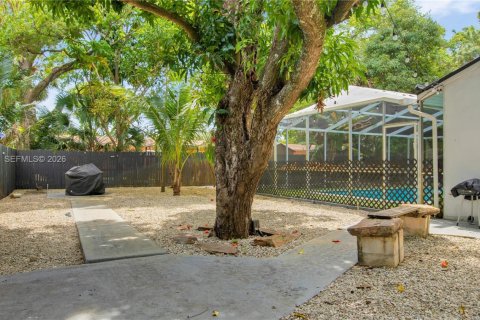 House in Miami, Florida 2 bedrooms № 2040099 - photo 4