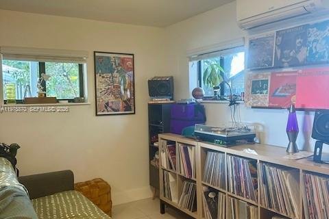 House in Miami, Florida 2 bedrooms № 2040099 - photo 26