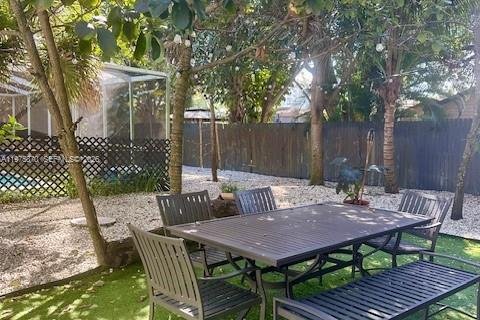 House in Miami, Florida 2 bedrooms № 2040099 - photo 22