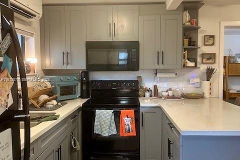 House in Miami, Florida 2 bedrooms № 2040099 - photo 13