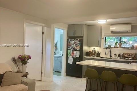 House in Miami, Florida 2 bedrooms № 2040099 - photo 9