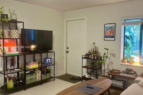 House in Miami, Florida 2 bedrooms № 2040099 - photo 8