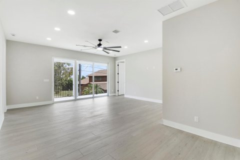Casa en venta en Jensen Beach, Florida, 4 dormitorios, 274.43 m2 № 2242034 - foto 25