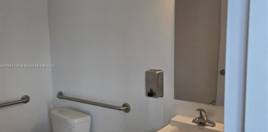 Office in Miramar, Florida № 1100138