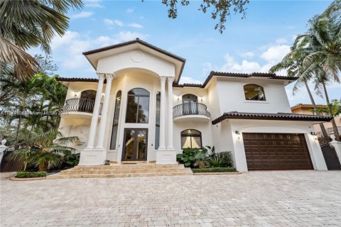 House in Miami Lakes, Florida 4 bedrooms, 351.45 sq.m. № 1716230 - photo 8