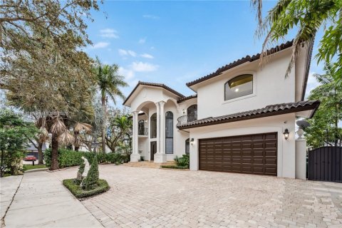 House in Miami Lakes, Florida 4 bedrooms, 351.45 sq.m. № 1716230 - photo 4