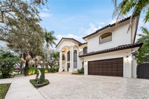 House in Miami Lakes, Florida 4 bedrooms, 351.45 sq.m. № 1716230 - photo 10