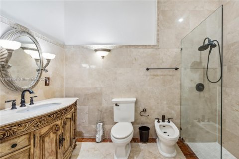 House in Miami Lakes, Florida 4 bedrooms, 351.45 sq.m. № 1716230 - photo 20
