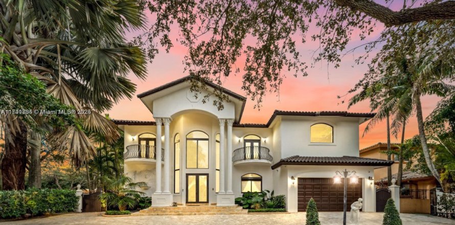 House in Miami Lakes, Florida 4 bedrooms, 351.45 sq.m. № 1716230