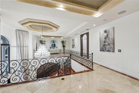 House in Miami Lakes, Florida 4 bedrooms, 351.45 sq.m. № 1716230 - photo 18
