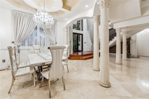 House in Miami Lakes, Florida 4 bedrooms, 351.45 sq.m. № 1716230 - photo 27