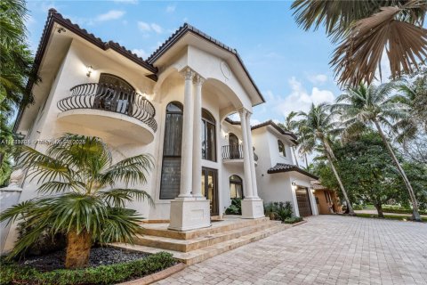 House in Miami Lakes, Florida 4 bedrooms, 351.45 sq.m. № 1716230 - photo 7
