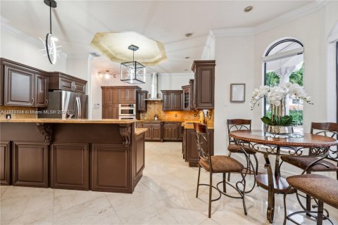 House in Miami Lakes, Florida 4 bedrooms, 351.45 sq.m. № 1716230 - photo 30
