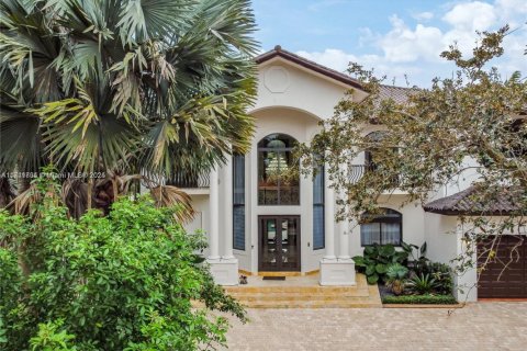House in Miami Lakes, Florida 4 bedrooms, 351.45 sq.m. № 1716230 - photo 11