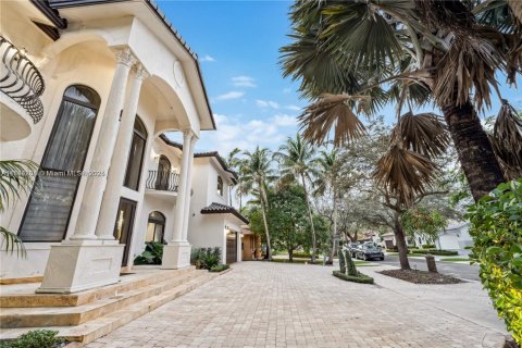 House in Miami Lakes, Florida 4 bedrooms, 351.45 sq.m. № 1716230 - photo 6