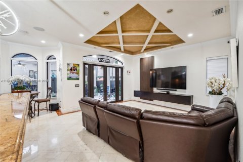 House in Miami Lakes, Florida 4 bedrooms, 351.45 sq.m. № 1716230 - photo 28