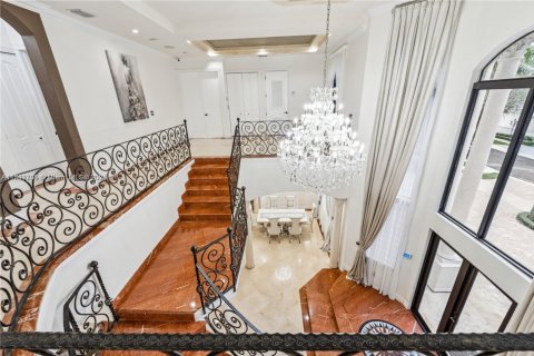 House in Miami Lakes, Florida 4 bedrooms, 351.45 sq.m. № 1716230 - photo 17