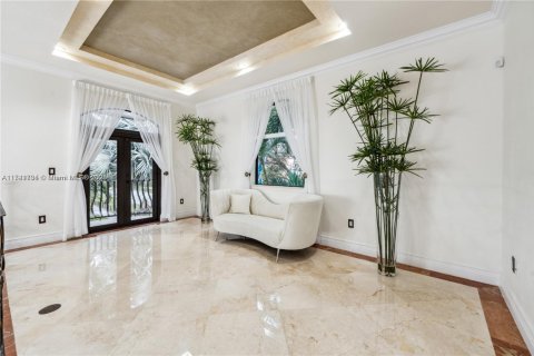House in Miami Lakes, Florida 4 bedrooms, 351.45 sq.m. № 1716230 - photo 13