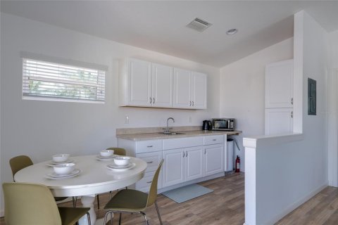 Casa en alquiler en Sarasota, Florida, 3 dormitorios, 92.9 m2 № 1853369 - foto 8