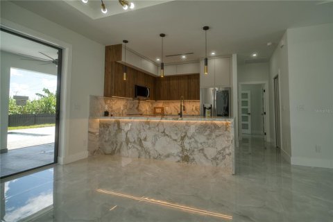Casa en venta en Port Charlotte, Florida, 3 dormitorios, 145.02 m2 № 1910566 - foto 2