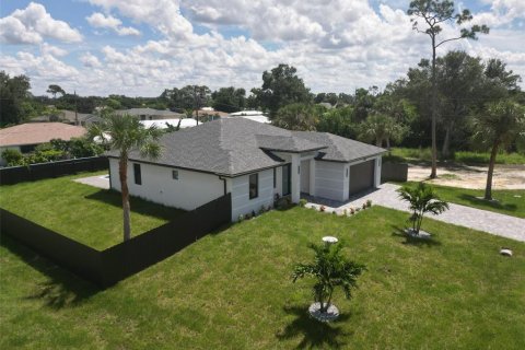 Casa en venta en Port Charlotte, Florida, 3 dormitorios, 145.02 m2 № 1910566 - foto 1