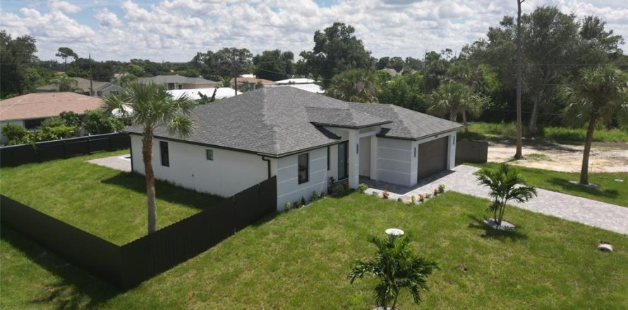 Casa en Port Charlotte, Florida 3 dormitorios, 145.02 m2 № 1910566