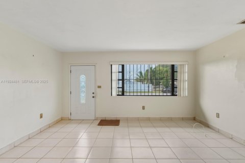 House in Miami Gardens, Florida 4 bedrooms, 136.85 sq.m. № 1982769 - photo 21