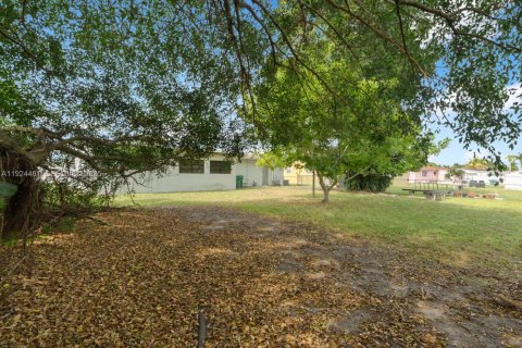 House in Miami Gardens, Florida 4 bedrooms, 136.85 sq.m. № 1982769 - photo 15