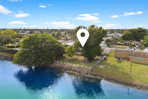 House in Miami Gardens, Florida 4 bedrooms, 136.85 sq.m. № 1982769 - photo 18