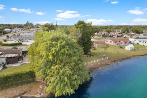 House in Miami Gardens, Florida 4 bedrooms, 136.85 sq.m. № 1982769 - photo 19